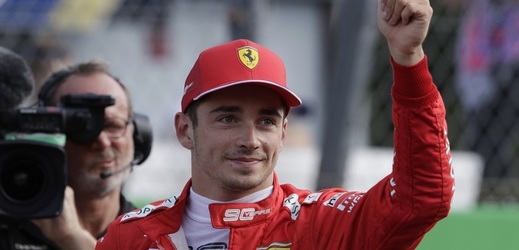 Leclerc ukončil dlouhé čekání Ferrari na domácí triumf.