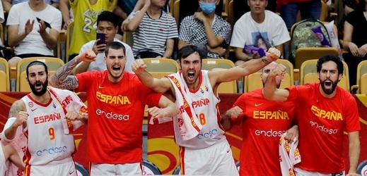 Španělští basketbalisté připravili na mistrovství světa první porážku obhájcům stříbra Srbům.