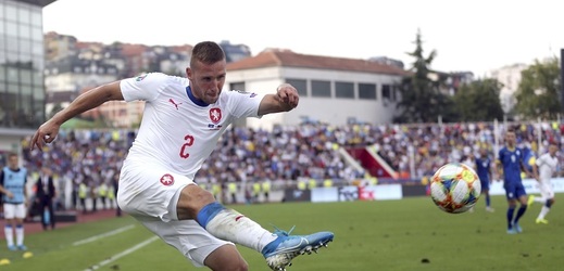 Podle obránce Pavla Kadeřábka nepodali čeští fotbalisté v sobotním utkání kvalifikace mistrovství Evropy v Kosovu výkon, který by je vystihoval.