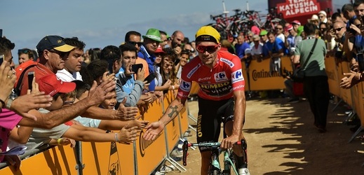 Slovinský cyklista Primož Roglič v průběhu patnácté etapy cyklistického závodu Vuelta. 