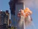 Ohnivá koule u jednoho z mrakodrapů newyorského Světového obchodního střediska (WTC), které se 11. září stalo jedním z cílů koordinovaných teroristických útoků. (foto: ČTK/AP/Taylor Carmen)