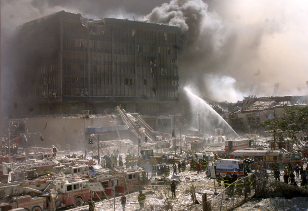 Trosky newyorského Světového obchodního střediska (WTC), které se 11. září stalo jedním z cílů koordinovaného teroristického útoku. (foto: ČTK/AP/Baldwin Shawn)