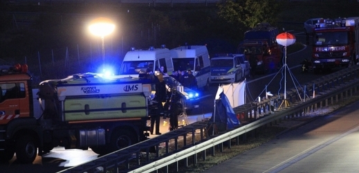 Německá policie zastřelila na dálnici muže podezřelého z vraždy.