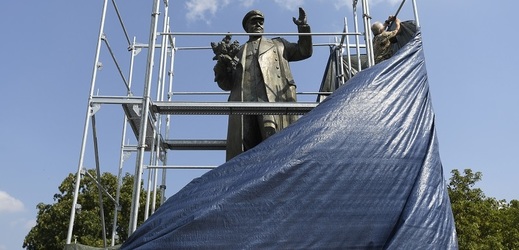 Zastupitelé Prahy 6 se po čtyřech hodinách jednání shodli, že socha Koněva bude odstraněna.