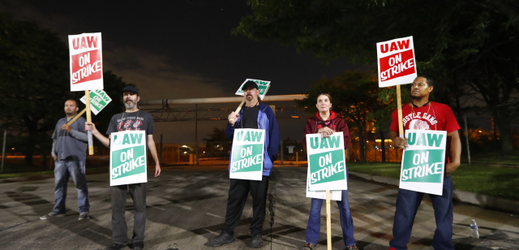 Zaměstnanci automobilky General Motors vstoupili do stávky.