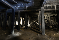 Praha musí kvůli hrozícímu zřícení do pěti dnů uzavřít přístup do okolí metronomu na Letné, které je zároveň střechou podzemí bývalého Stalinova pomníku.