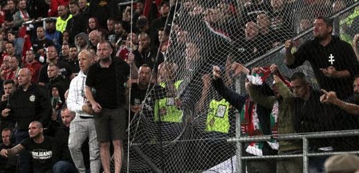 Fotbalisté Slovenska a Maďarska musejí hrát o ME bez diváků.