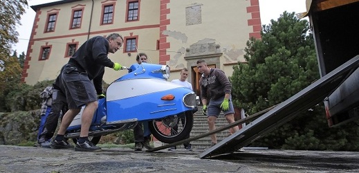 Motocykl Jawa lidově zvaný nanuk koupilo muzeum za 450 tisíc korun od soukromého sběratele. 