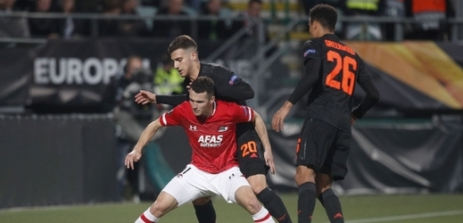 Fotografie z utkání mezi Alkmaarem a Manchesterem United.