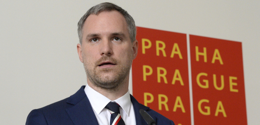 Primátor Zdeněk Hřib vystoupil v Praze na tiskové konferenci k ukončení partnerské smlouvy Prahy s Pekingem.