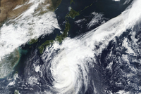 Japonsko zasáhne tajfun.