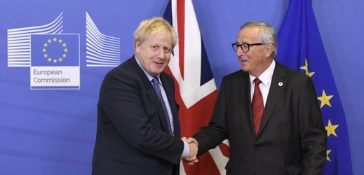 Britský premiér Boris Johnson (vlevo) a předseda Evropské komise Jean-Claude Juncker (vpravo). 