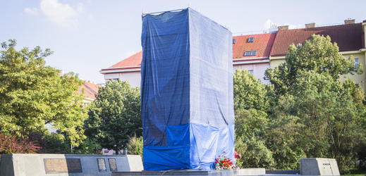 Zakrytá socha maršála Koněva.
