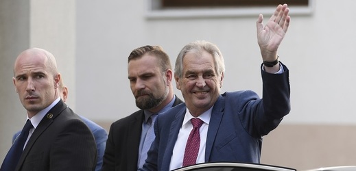 Miloš Zeman bude tradičně předávat státní ocenění.