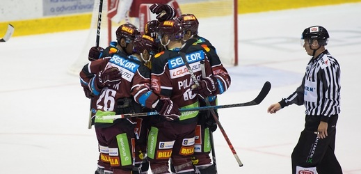 Hokejisté Sparty vyhráli ve 14. kole extraligy na ledě Plzně 3:2 po samostatných nájezdech.