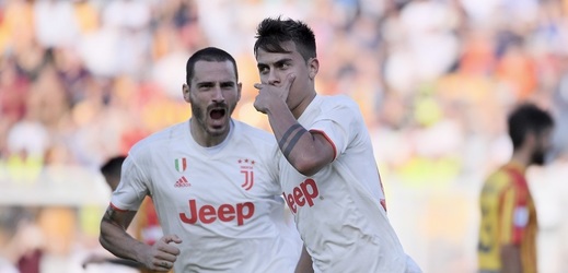 Neapol dotahuje Inter, do boje jde Juventus.