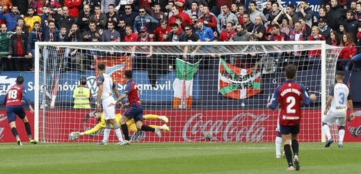 Osasuna Pamplona porazila v gólové přestřelce Alavés.
