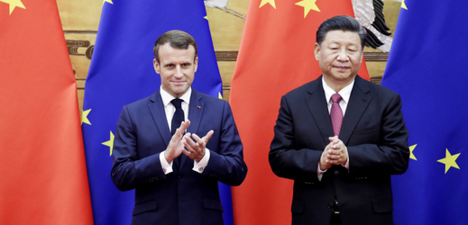 Francouzský prezident Emmanuel Macron a jeho čínský protějšek Si Ťin-pching.