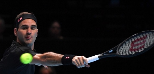 Federer díky výhře nad nováčkem drží naději, Djokovič válí.
