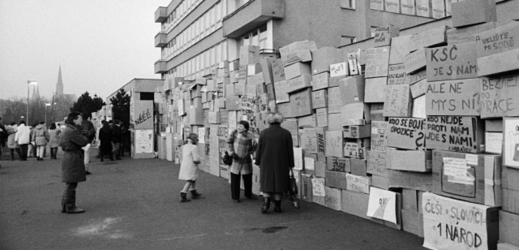 Protestní zeď v Olomouci 1989.