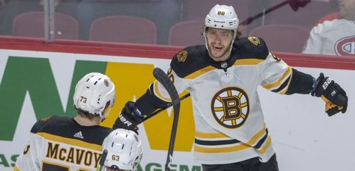 Český střelec v barvách Bostonu Bruins David Pastrňák.