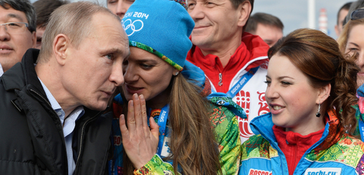 Ruský prezident Vladimir Putin a bývalá tyčkařka Jelena Isinbajevová.