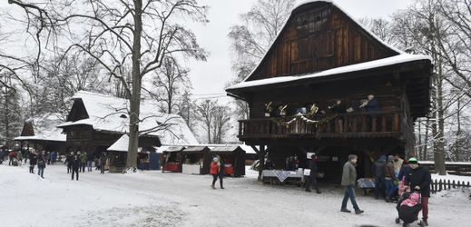 Ukázky řemesel a lidových zvyků spjatých s vánočními svátky jsou programem Vánočního jarmarku ve Valašském muzeu v přírodě v Rožnově pod Radhoštěm.