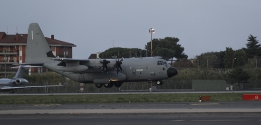 Armádní letoun Lockheed C-130 Hercules.
