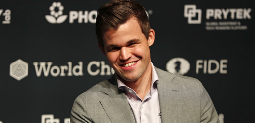 Šachový velmist Carlsen je králem virtuální fotbalové ligy.