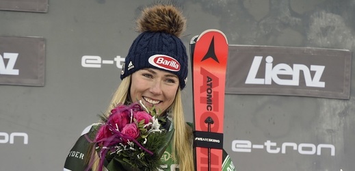 Americká lyžařka Mikaela Shiffrinová si v rakouském Lienzu dojela suverénním způsobem pro první výhru v obřím slalomu v sezoně.