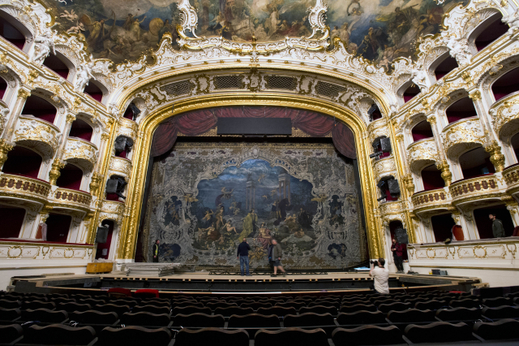 Zrekonstruovaná Státní opera.