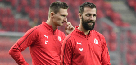 Fotbalisté pražské Slavie Milan Škoda (vlevo) a Josef Hušbauer.
