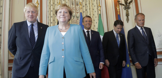 Zleva Boris Johnson, Angela Merkelová a Emmanuel Macron.