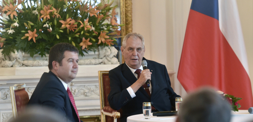 Místopředseda vlády Jan Hamáček a prezident Miloš Zeman na archivním snímku.