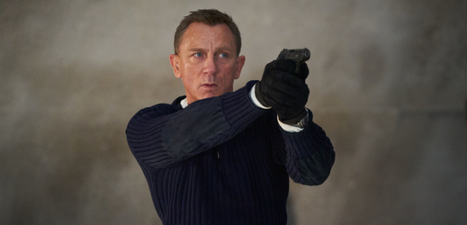 Daniel Craig ve filmu Není čas zemřít.