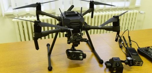 Bezpilotní průzkumný dron upravený pro potřeby armády.