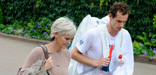Fotografie z Wimbledonu Andyho a Judy Murrayových.