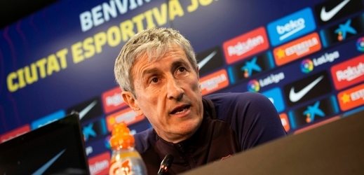 Trenér fotbalistů Barcelony Quique Setién nebyl spokojen s výkonem.