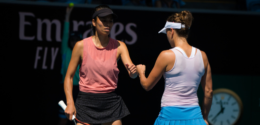 Tenistka Barbora Strýcová se svou tchajwanskou partnerkou Sie Šu-wej. 
