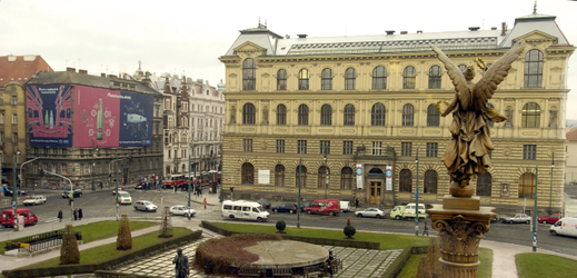 Pražská Vysoká škola uměleckoprůmyslová (UMPRUM).
