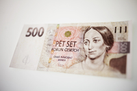 Bankovka o nominální hodnotě pět set korun s Boženou Němcovou.