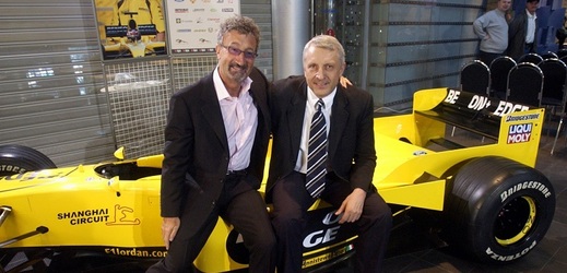 Syn Schumachera bude jezdit za Charouzův tým.