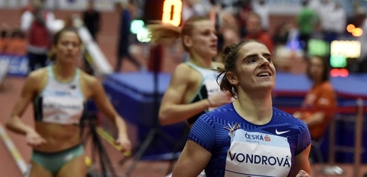 Čtvrtkaři Lada Vondrová a Michal Desenský ovládli na atletickém mítinku Czech Indoor Gala v Ostravě závody na 400 metrů v nových osobních rekordech.