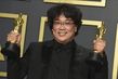 Překvapivě ji vyhrálo jihokorejské sociální drama Parazit. Stejně tak si snímek odnesl cenu za nejlepší režii. Tu vyhrál Pong Čun-ho.