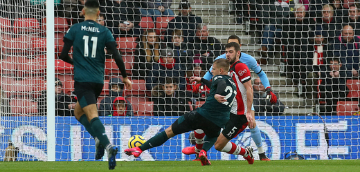 Matěj Vydra dává gól do sítě Southamptonu.