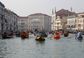 Tradiční festival v Benátkách začal večerním "průvodem na vodě".