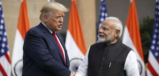 Zleva americký prezident Donald Trump s indickým premiérem Narédrou Módím.