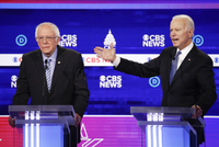 Bernie Sanders (vlevo) a Joe Biden.