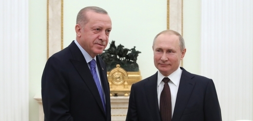 ruský prezident Vladimír Putin a jeho turecký protějšek Recep Tayyip Erdogan (vlevo).