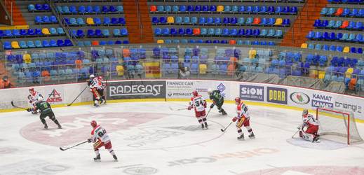 Předkolo play off hokejové extraligy - Mountfield Hradec Králové - HC Energie Karlovy Vary, 10. března 2020 v Hradci Králové. Zápas se kvůli přijatým opatřením v boji proti novému typu koronaviru odehrál bez diváků.